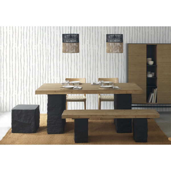 Mesa comedor madera y pizarra.