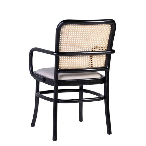 Sillón negro de teka con rejilla